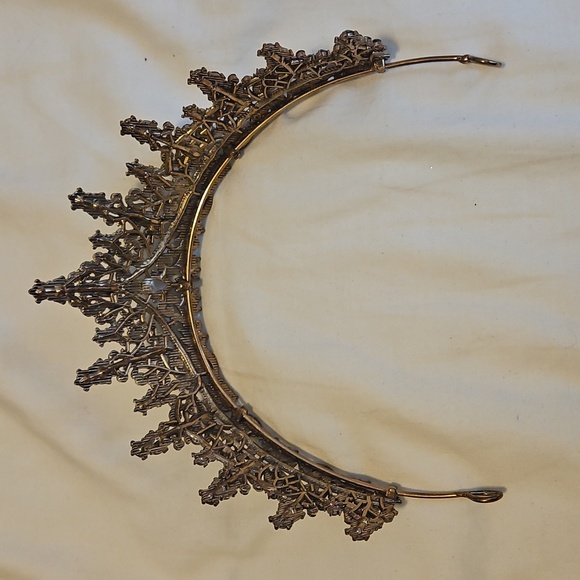 Elegant Black and Gold Tiara - Picture 2 of 3